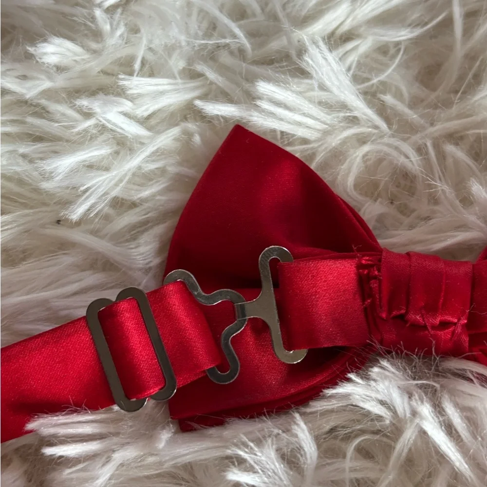 Bright red satin adjustable bow tie